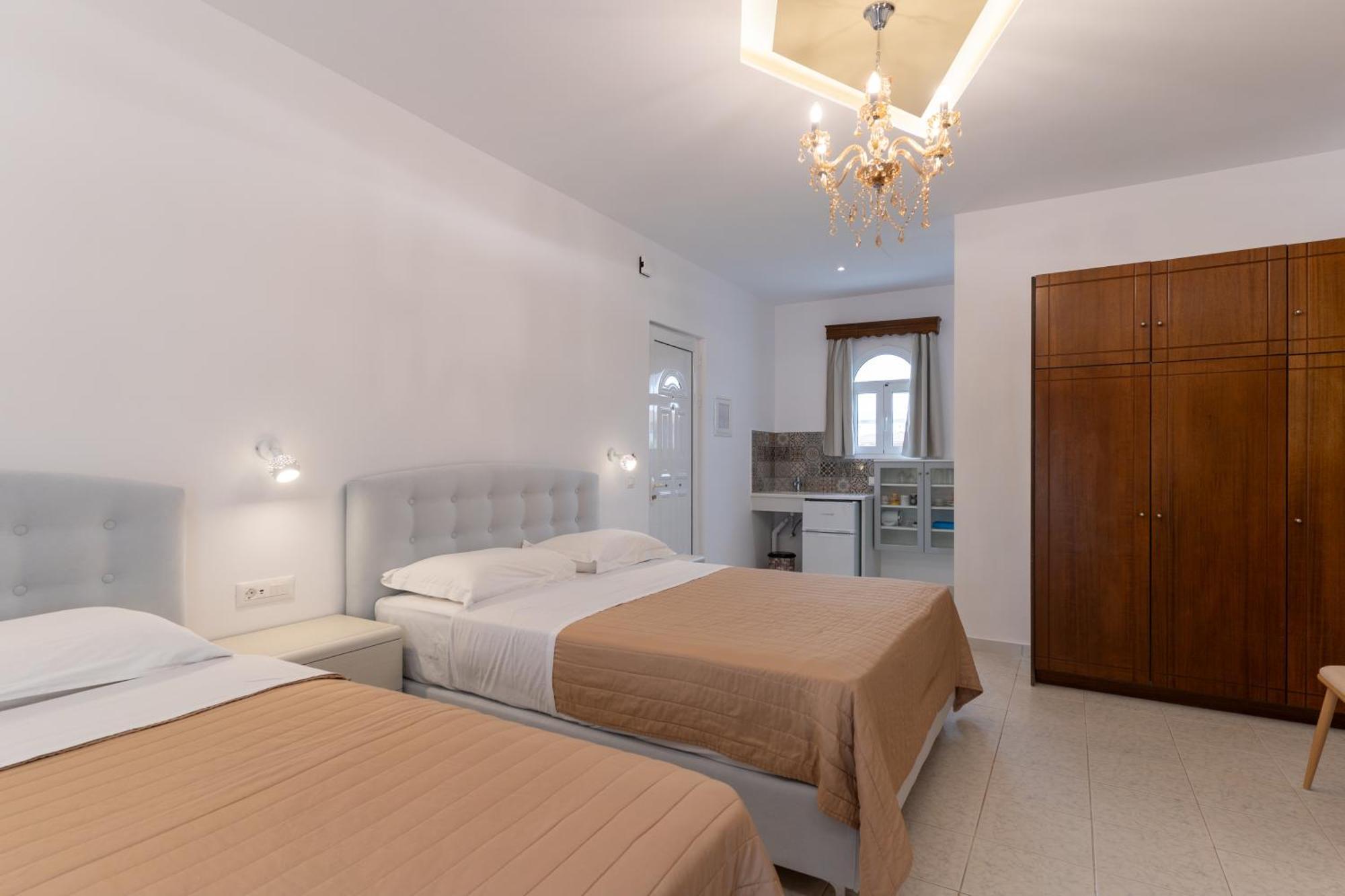 Basil Aparthotel 2*