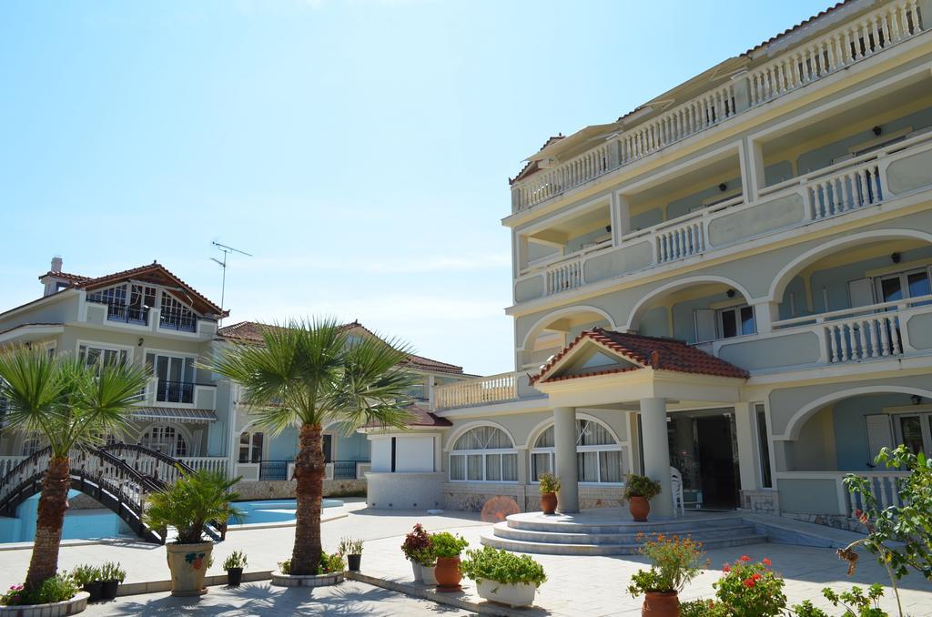 Basil Aparthotel 2*